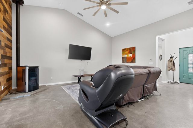 2161 Monterrey Road NE, Rio Rancho, NM 87144