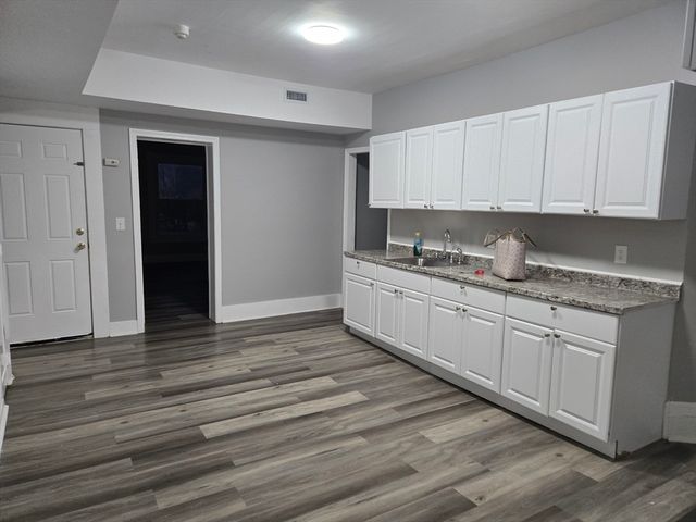 123 Walnut St 4L, Holyoke, MA 01040