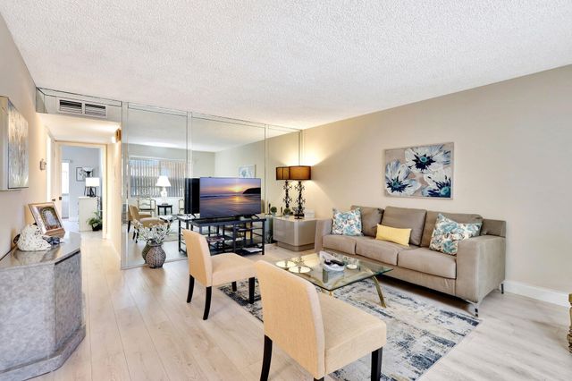 825 E Normandy R, Delray Beach, FL 33484