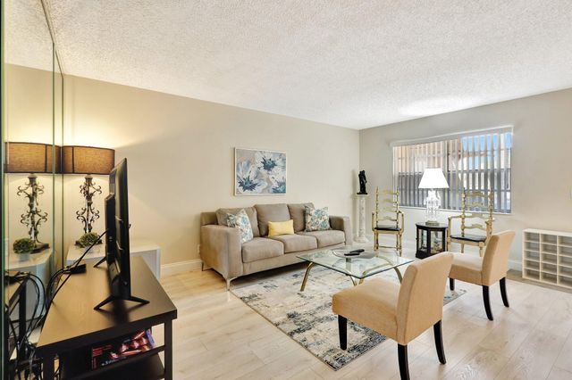 825 E Normandy R, Delray Beach, FL 33484