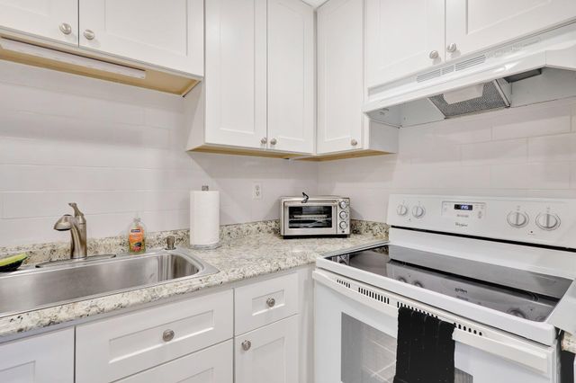 825 E Normandy R, Delray Beach, FL 33484