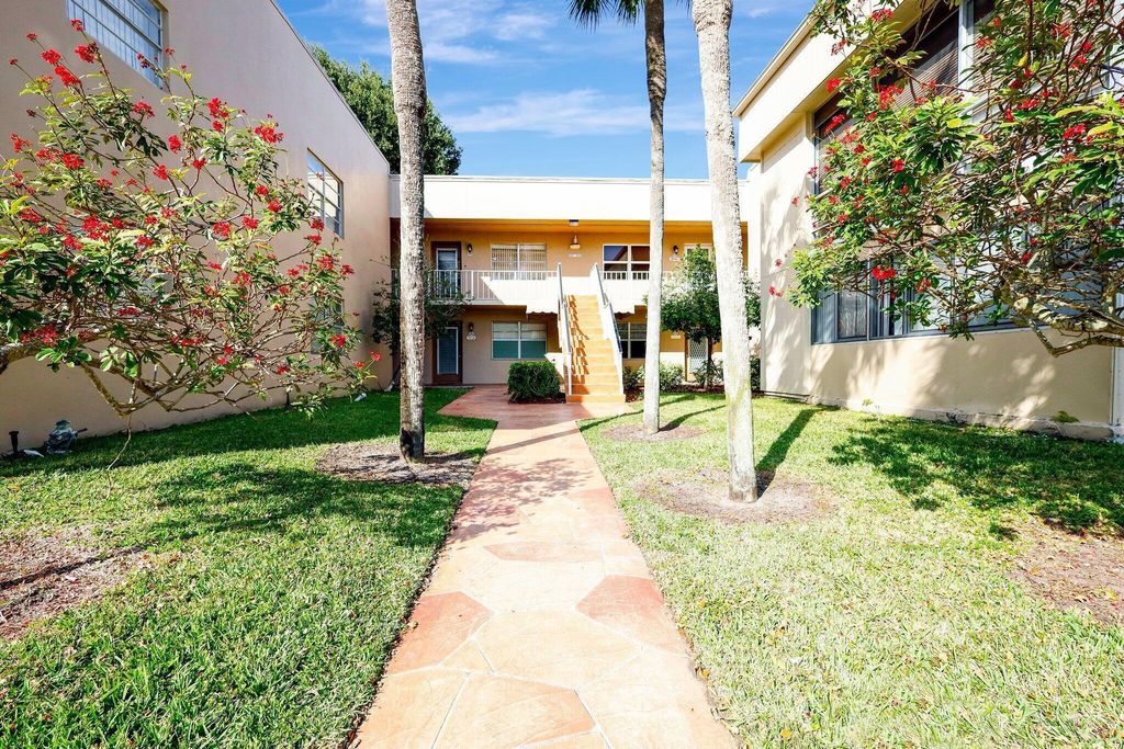 825 E Normandy R, Delray Beach, FL 33484