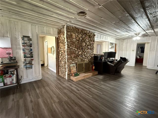 3221 W Avenue R, Temple, TX 76504