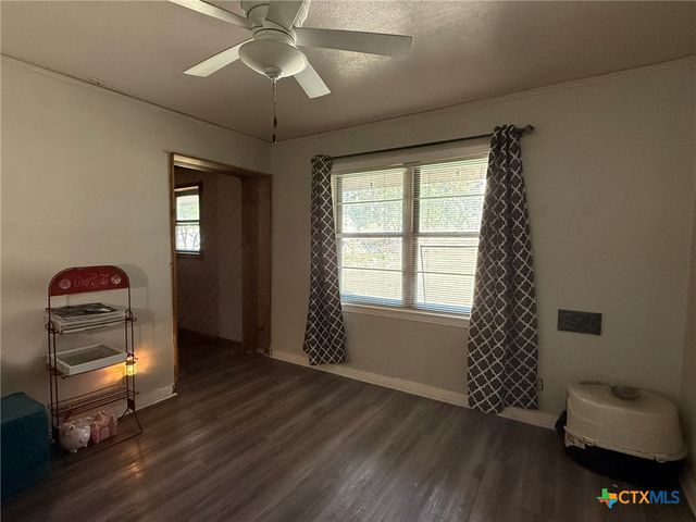 3221 W Avenue R, Temple, TX 76504