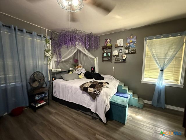 3221 W Avenue R, Temple, TX 76504