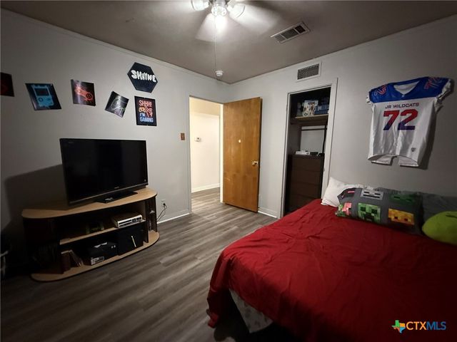 3221 W Avenue R, Temple, TX 76504