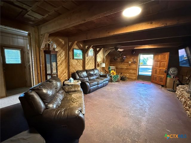 3221 W Avenue R, Temple, TX 76504