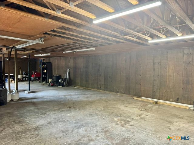 3221 W Avenue R, Temple, TX 76504