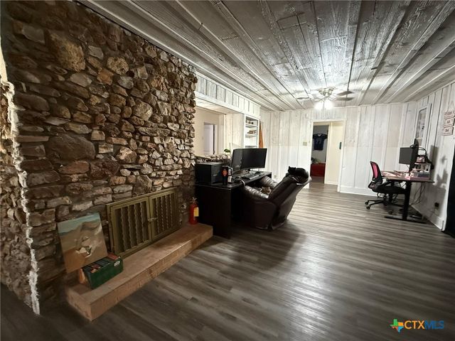 3221 W Avenue R, Temple, TX 76504