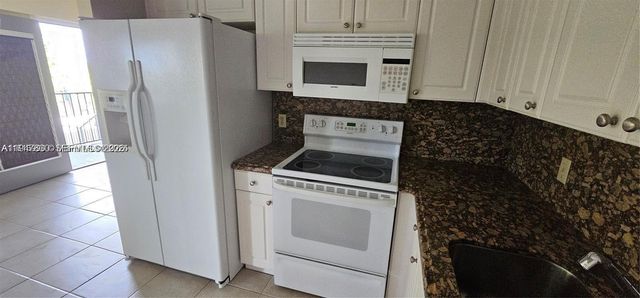 251 SW 132nd Way 417H, Pembroke Pines, FL 33027