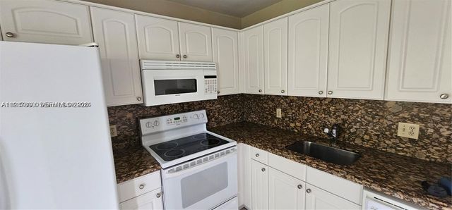 251 SW 132nd Way 417H, Pembroke Pines, FL 33027