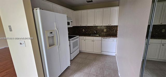 251 SW 132nd Way 417H, Pembroke Pines, FL 33027