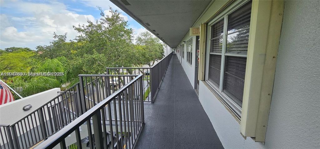 251 SW 132nd Way 417H, Pembroke Pines, FL 33027