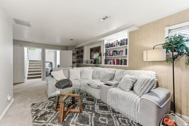 1821 E 5650 S, South Ogden, UT 84403