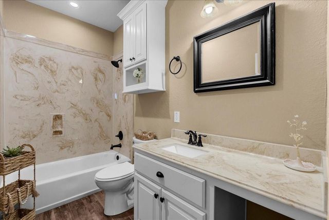 4810 14th Street, Dickinson, TX 77539