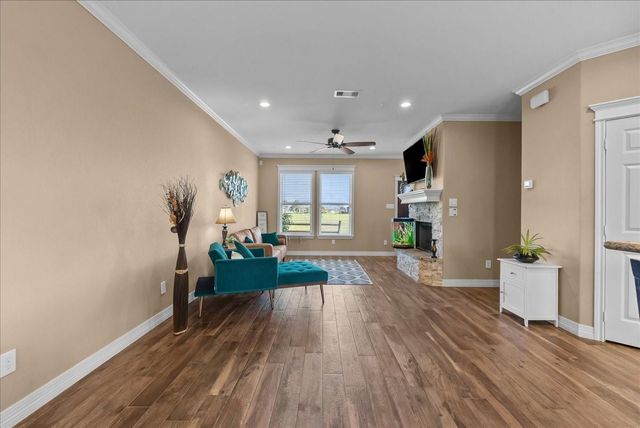 4810 14th Street, Dickinson, TX 77539