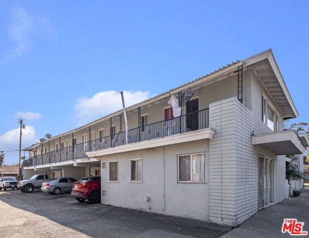 902 E 17th Street, Santa Ana, CA 92701