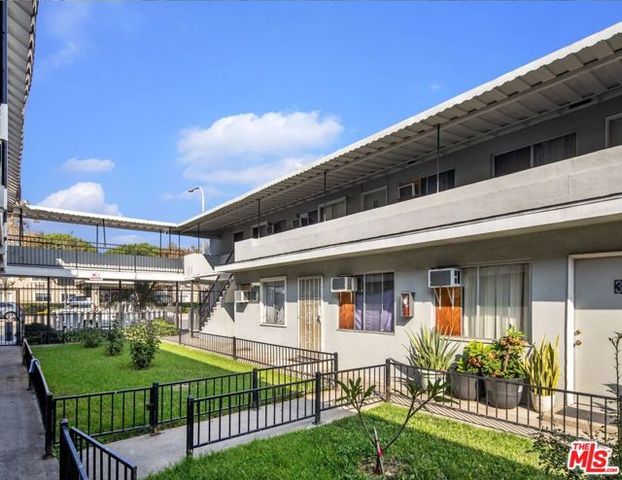 902 E 17th Street, Santa Ana, CA 92701