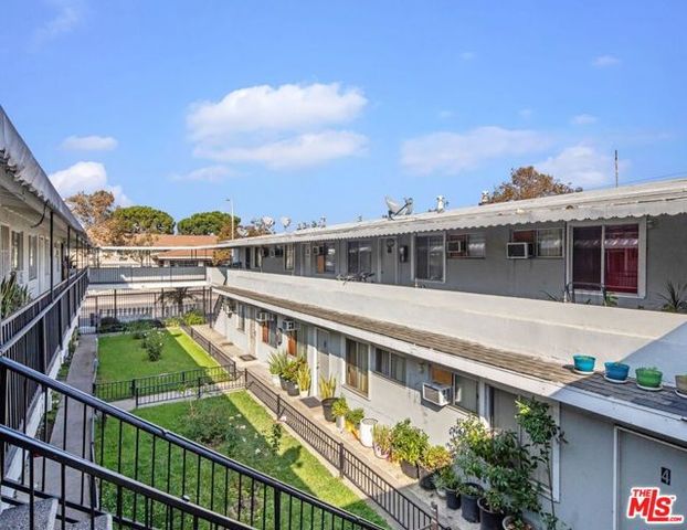 902 E 17th Street, Santa Ana, CA 92701