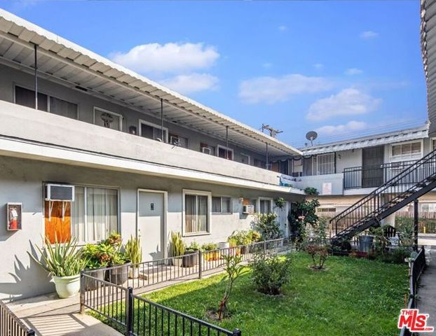 902 E 17th Street, Santa Ana, CA 92701