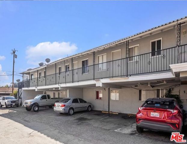 902 E 17th Street, Santa Ana, CA 92701