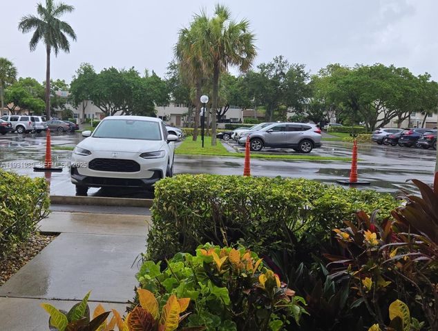 3100 N Palm Aire Dr 102, Pompano Beach, FL 33069