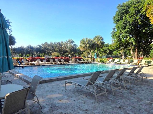 3100 N Palm Aire Dr 102, Pompano Beach, FL 33069