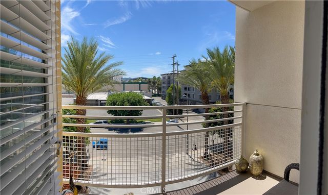 21301 Erwin Street 449, Woodland Hills, CA 91367