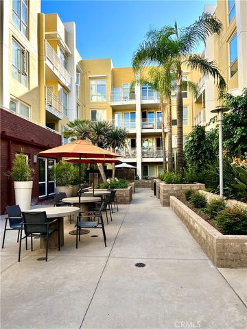 21301 Erwin Street 449, Woodland Hills, CA 91367
