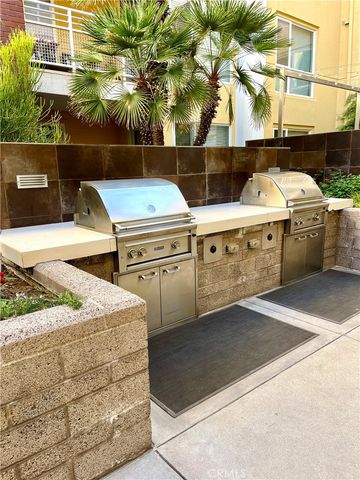 21301 Erwin Street 449, Woodland Hills, CA 91367