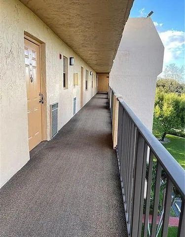 3001 W Rolling Hills Circle 608, Davie, FL 33328