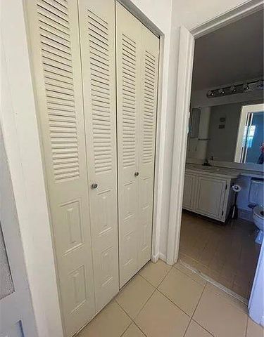 3001 W Rolling Hills Circle 608, Davie, FL 33328