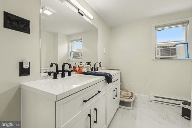 717 W BROAD ST, Quakertown, PA 18951
