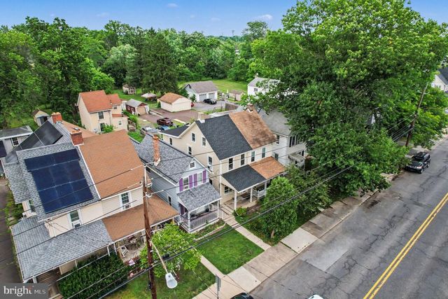 717 W BROAD ST, Quakertown, PA 18951