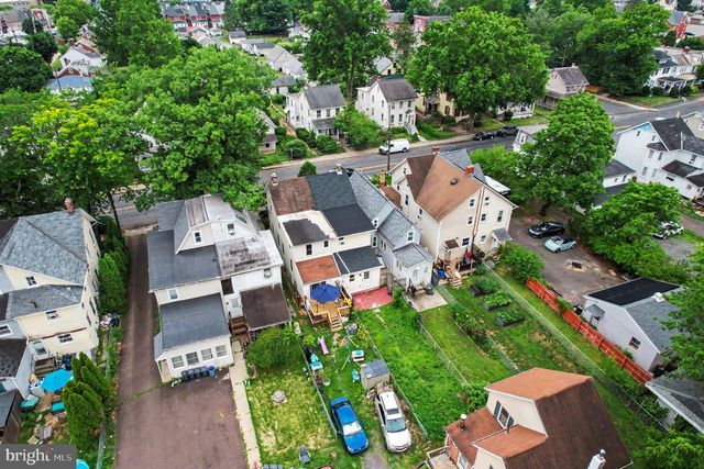 717 W BROAD ST, Quakertown, PA 18951