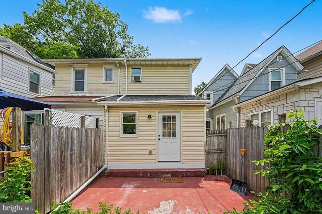 717 W BROAD ST, Quakertown, PA 18951