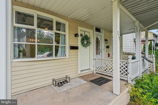 717 W BROAD ST, Quakertown, PA 18951