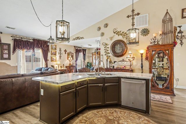 4 Greenbranch Way, Simpsonville, SC 29680