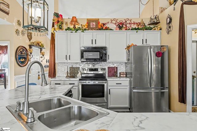 4 Greenbranch Way, Simpsonville, SC 29680