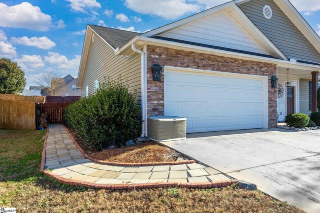 4 Greenbranch Way, Simpsonville, SC 29680