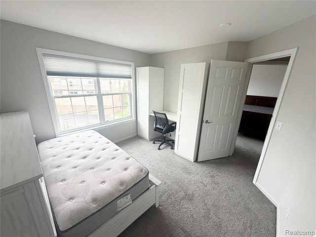 3044 Barclay Way, Ann Arbor, MI 48105