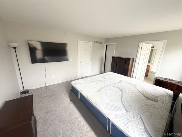 3044 Barclay Way, Ann Arbor, MI 48105