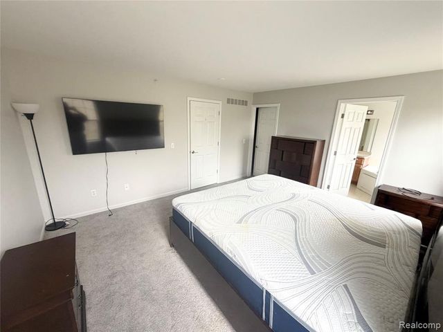 3044 Barclay Way, Ann Arbor, MI 48105