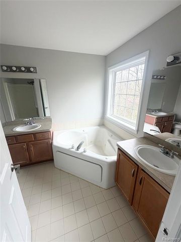 3044 Barclay Way, Ann Arbor, MI 48105