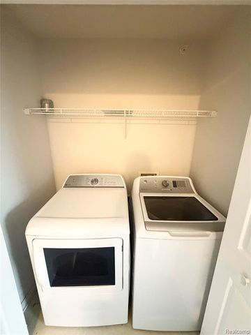 3044 Barclay Way, Ann Arbor, MI 48105