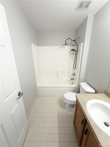 3044 Barclay Way, Ann Arbor, MI 48105