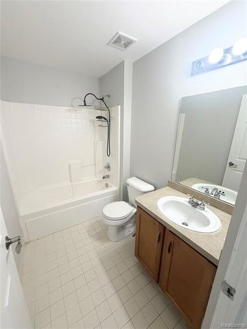 3044 Barclay Way, Ann Arbor, MI 48105