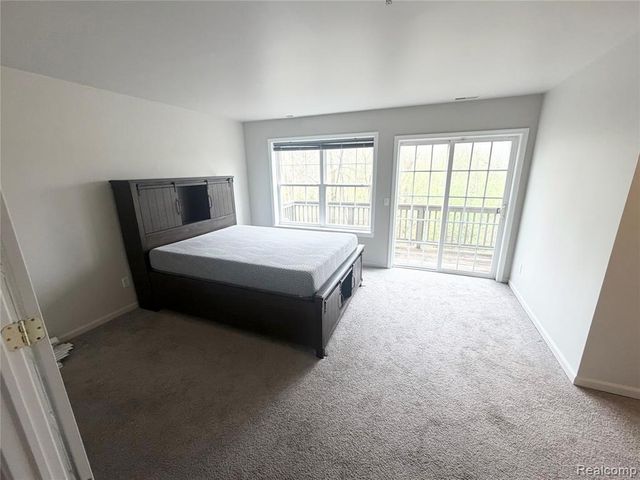 3044 Barclay Way, Ann Arbor, MI 48105