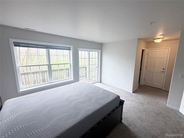 3044 Barclay Way, Ann Arbor, MI 48105