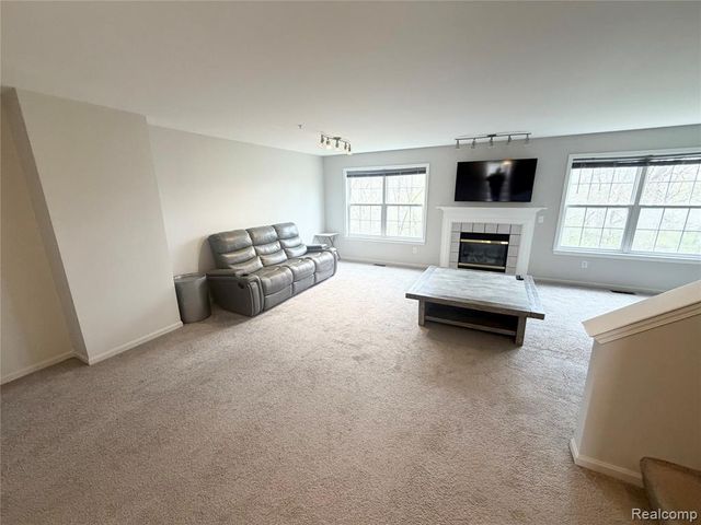 3044 Barclay Way, Ann Arbor, MI 48105
